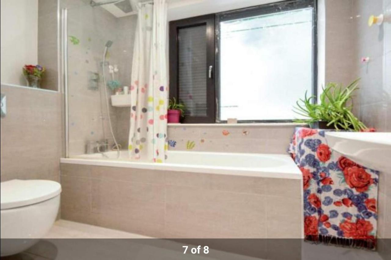 Newly Refurbished - Entire 4 Bedroom Private House With Kitchen, Living & Private Garden - 1 Cape House London, Within 30 Mins From London, Bridge & Canary Wharf Сasa de vacaciones Londres