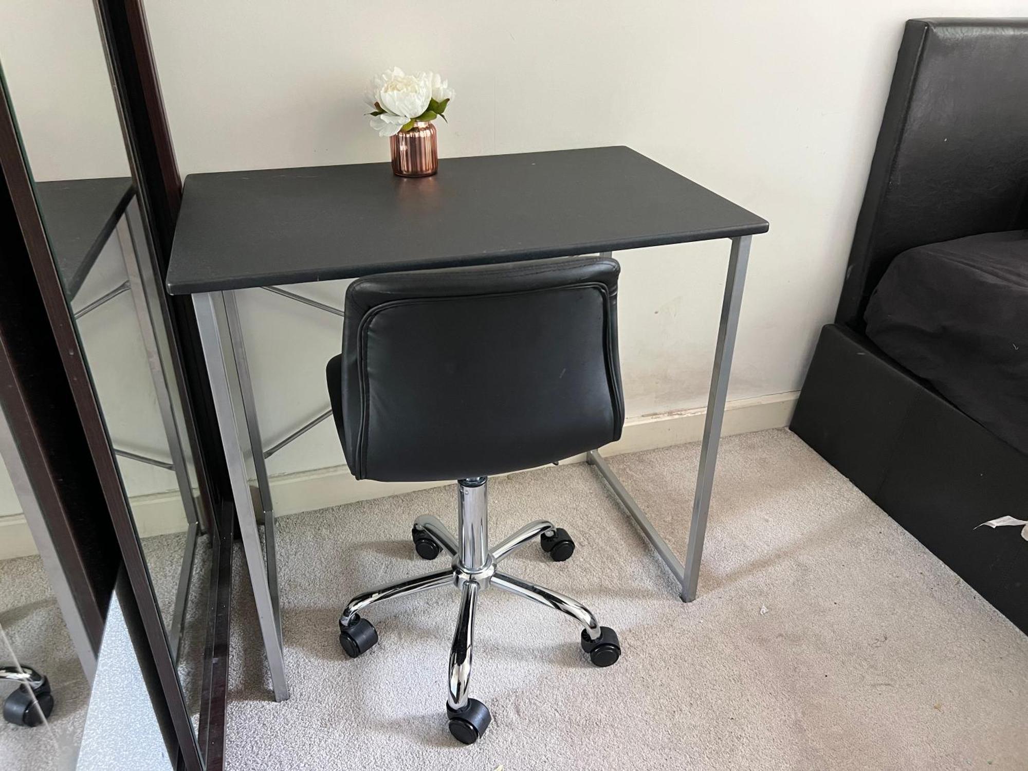 Ferienhaus Holiday Newly Refurbished - Entire 4 Bedroom Private House With Kitchen, Living & Private Garden - 1 Cape House London, Within 30 Mins From Central London, Bridge & Canary Wharf *